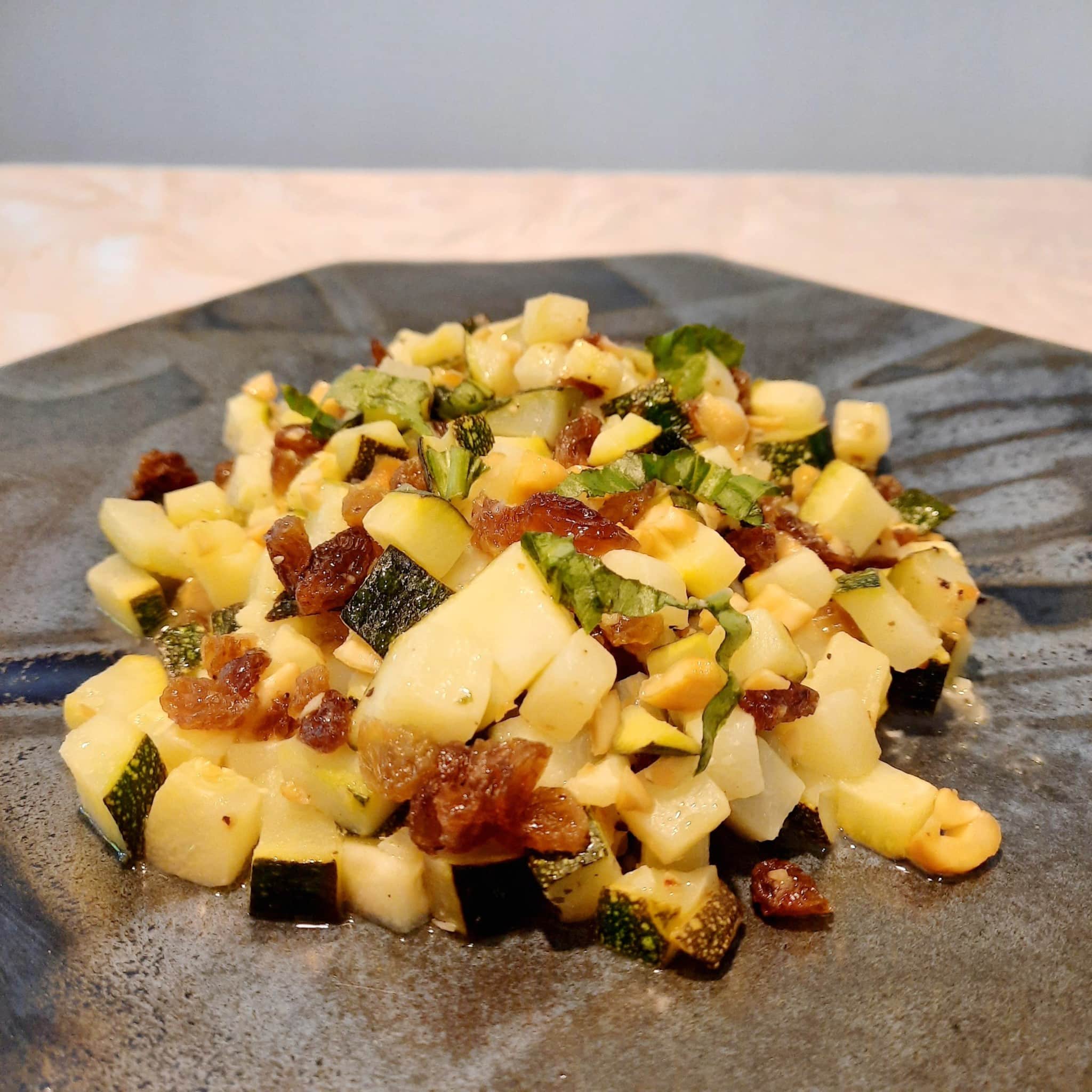 Salade de courgette et cajou au sel fou