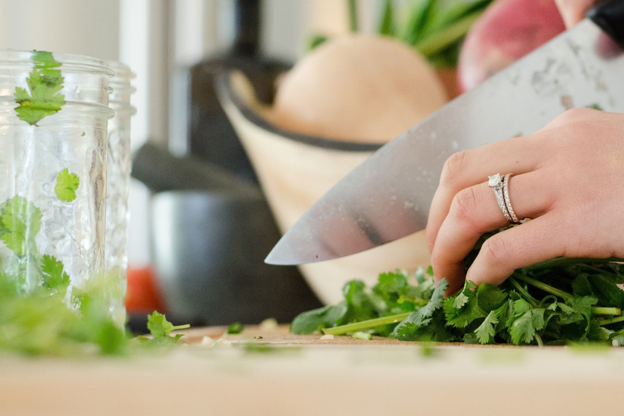 La coriandre, l’herbe aromatique aux mille facettes : saveurs et bienfaits