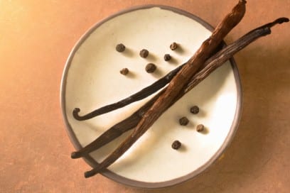 Assiette nature avec du poivre de Kampot et de la vanille de tahiti