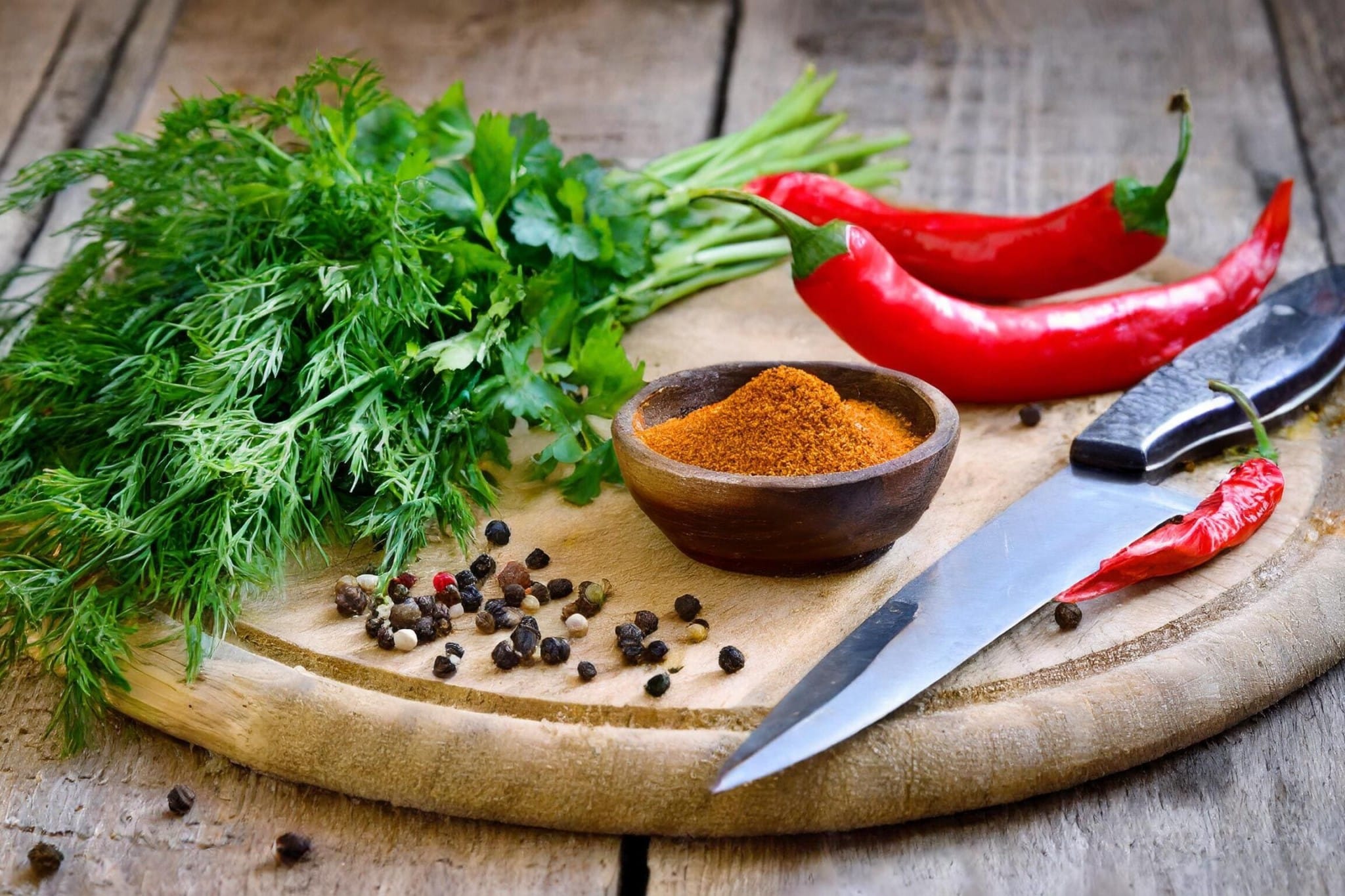 Frühlingsfrische: Koriander, Dill und Paprika in Ihren Salaten