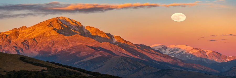 Une montagne le soir